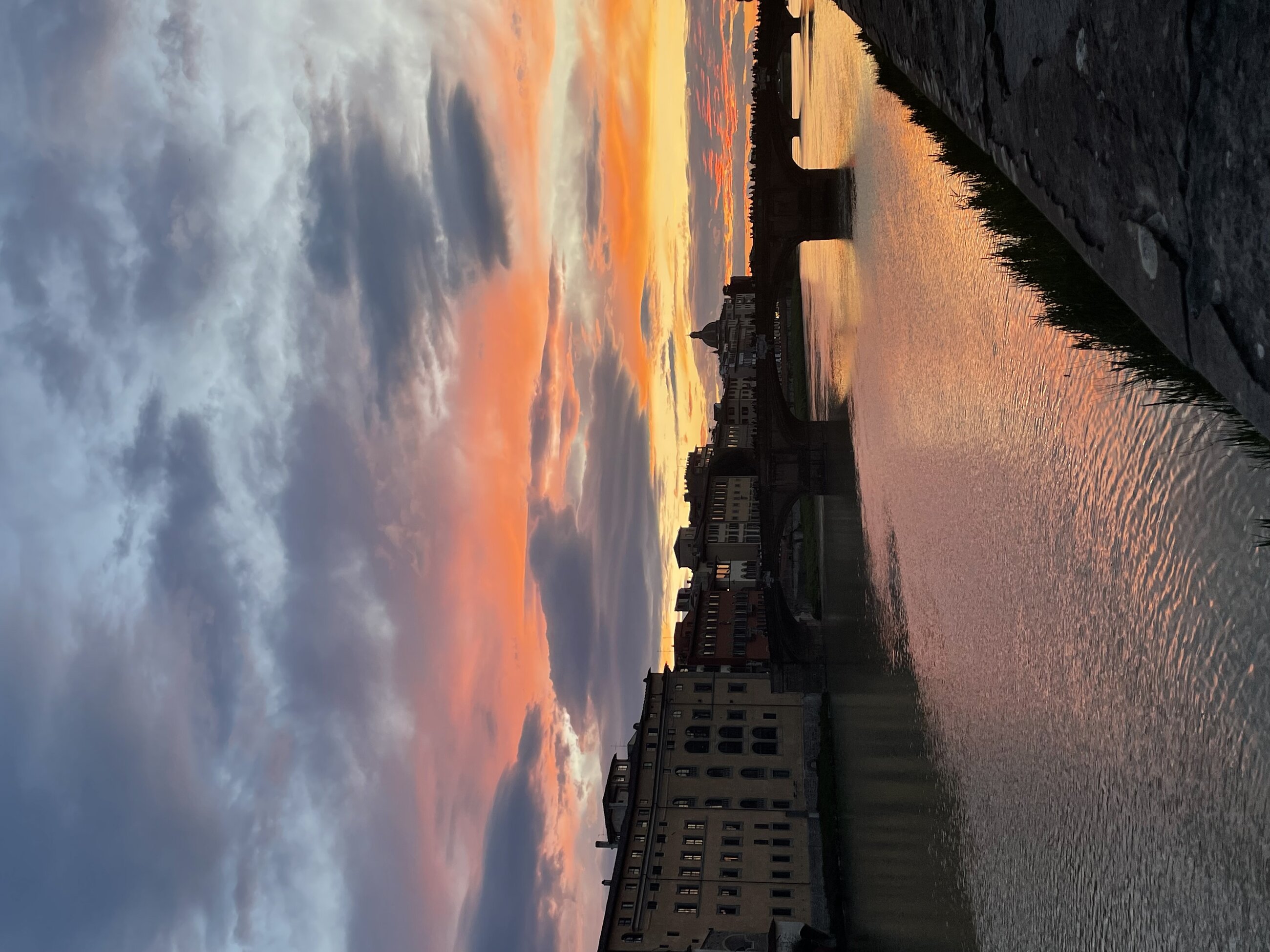 The sunset over the beautiful Arno River. 