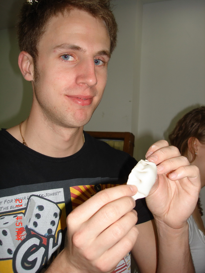The host of the host family taught me to make dumplings!
