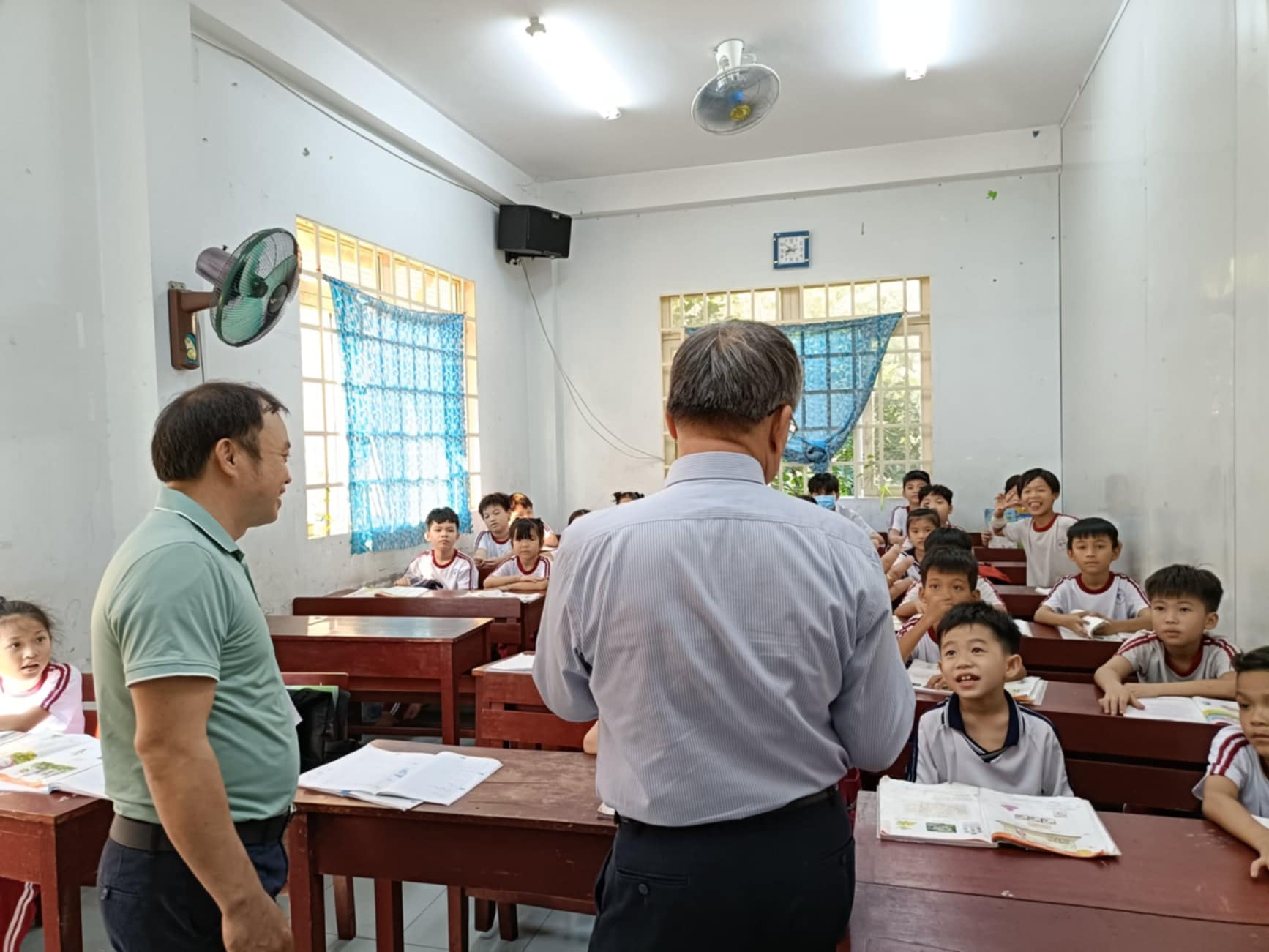 English practice with students