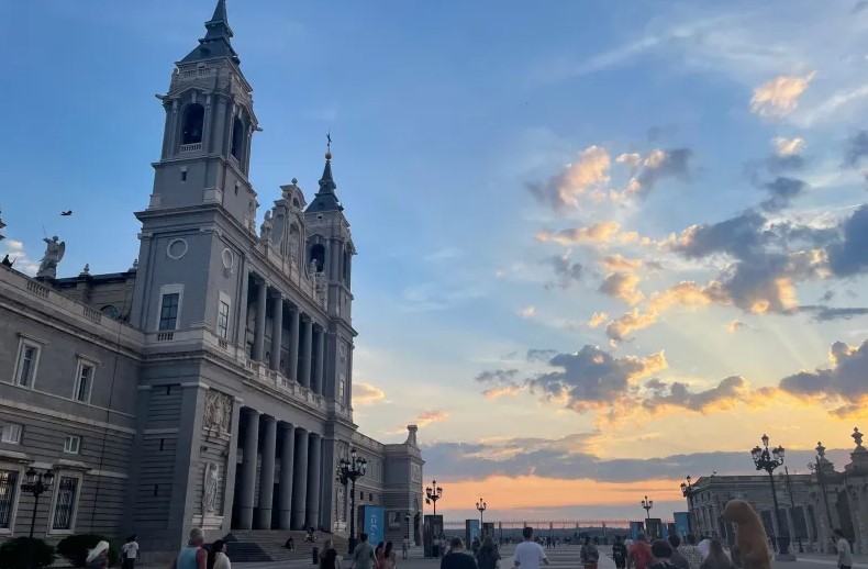 We went on a tour near the palace during sunset - it was a breathtaking view.