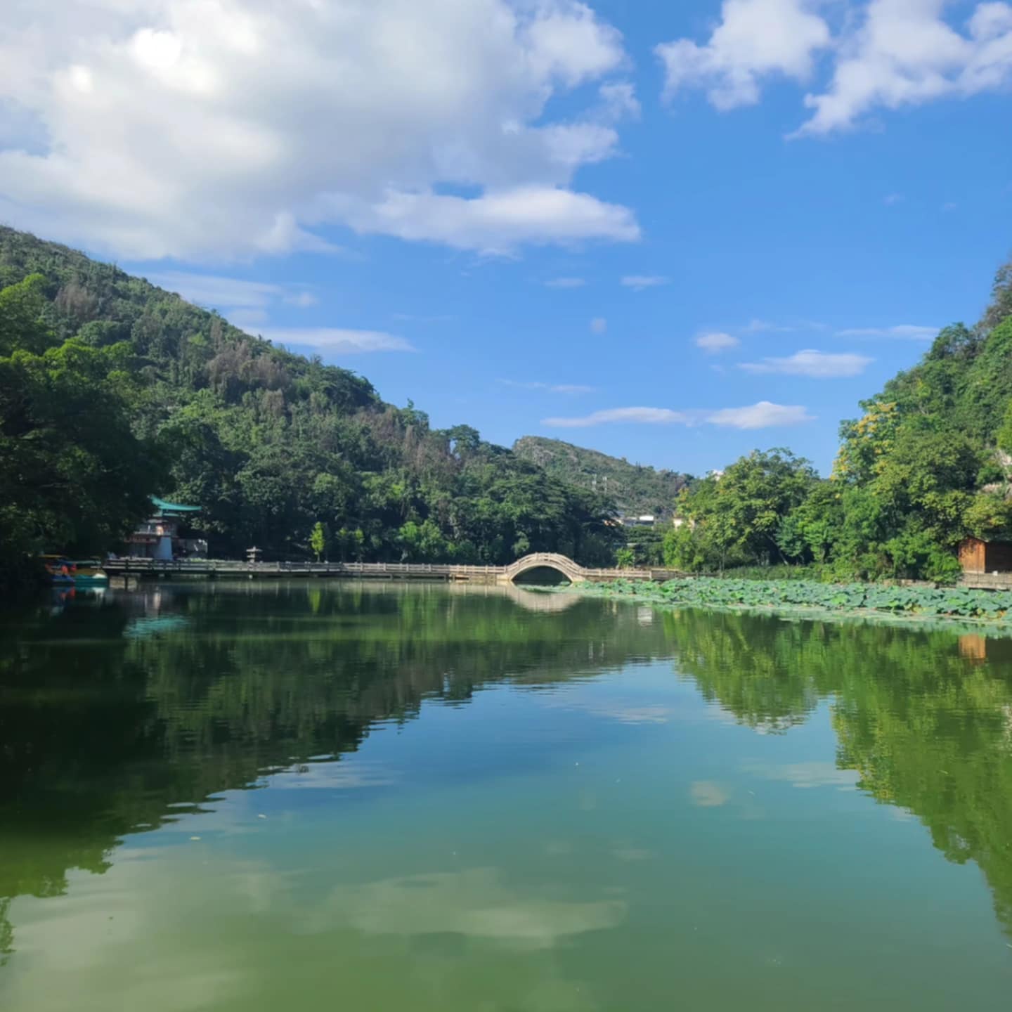 There are many nice parks in Guilin