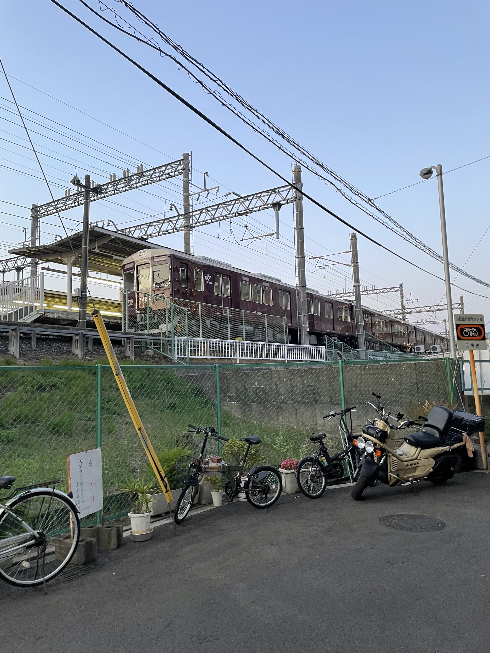 The station and train I'd take to go to campus everyday. Only a 1 minute walk away from my apartment! I was late to this train...