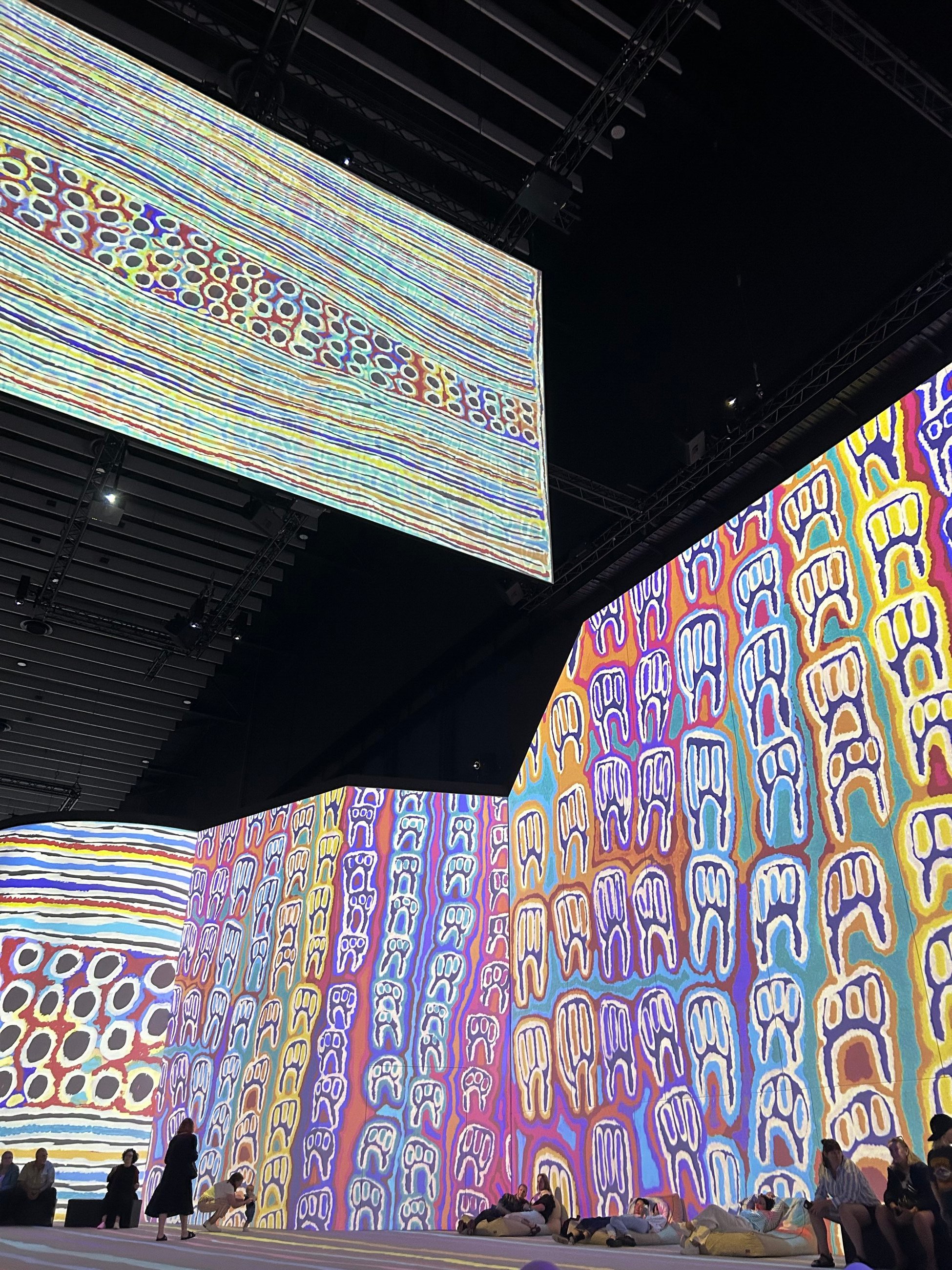 unbelievable aborigional art exihibit in Melbourne