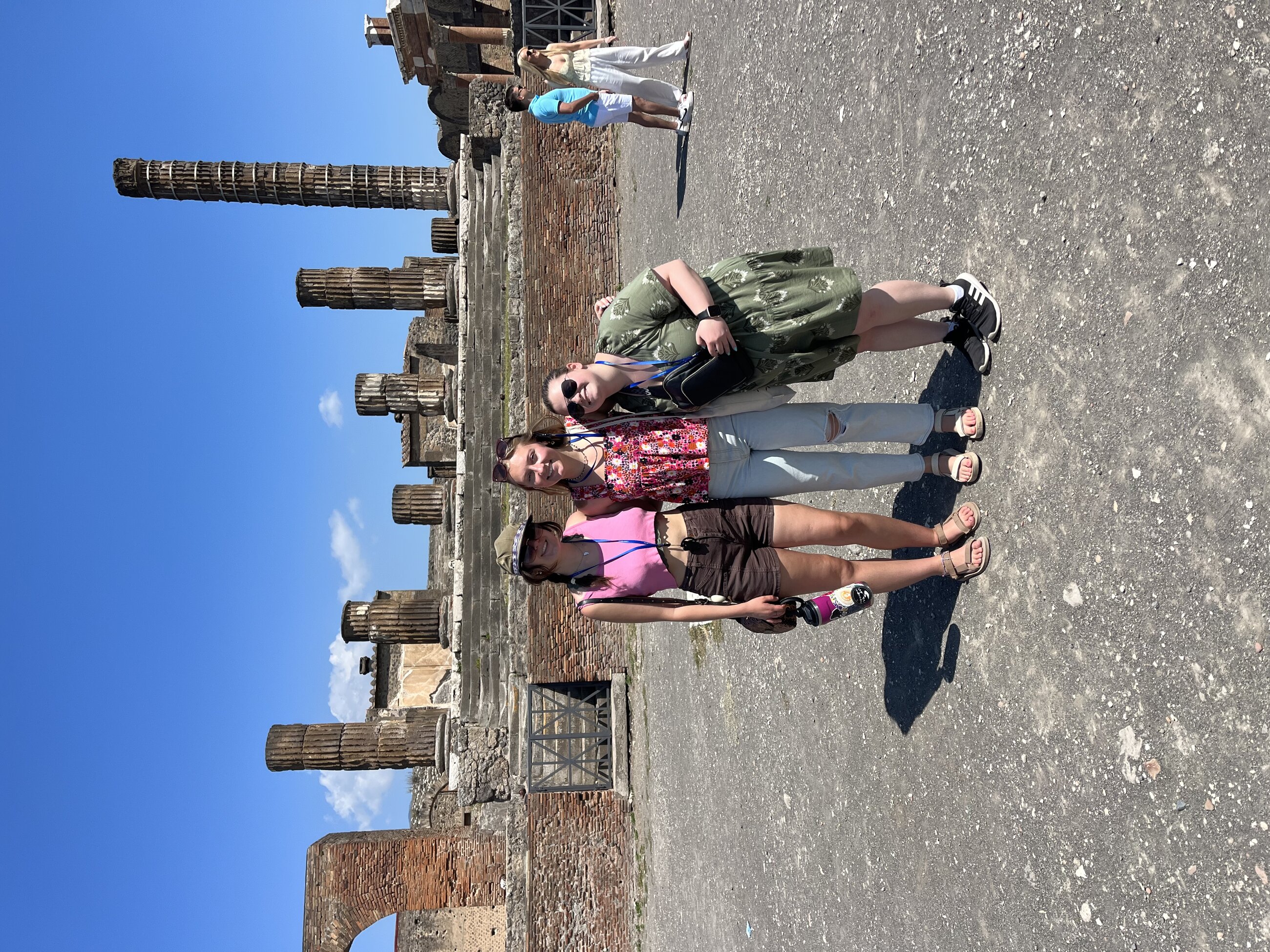 Sant'Anna Institute Group Trip to Explore Pompeii