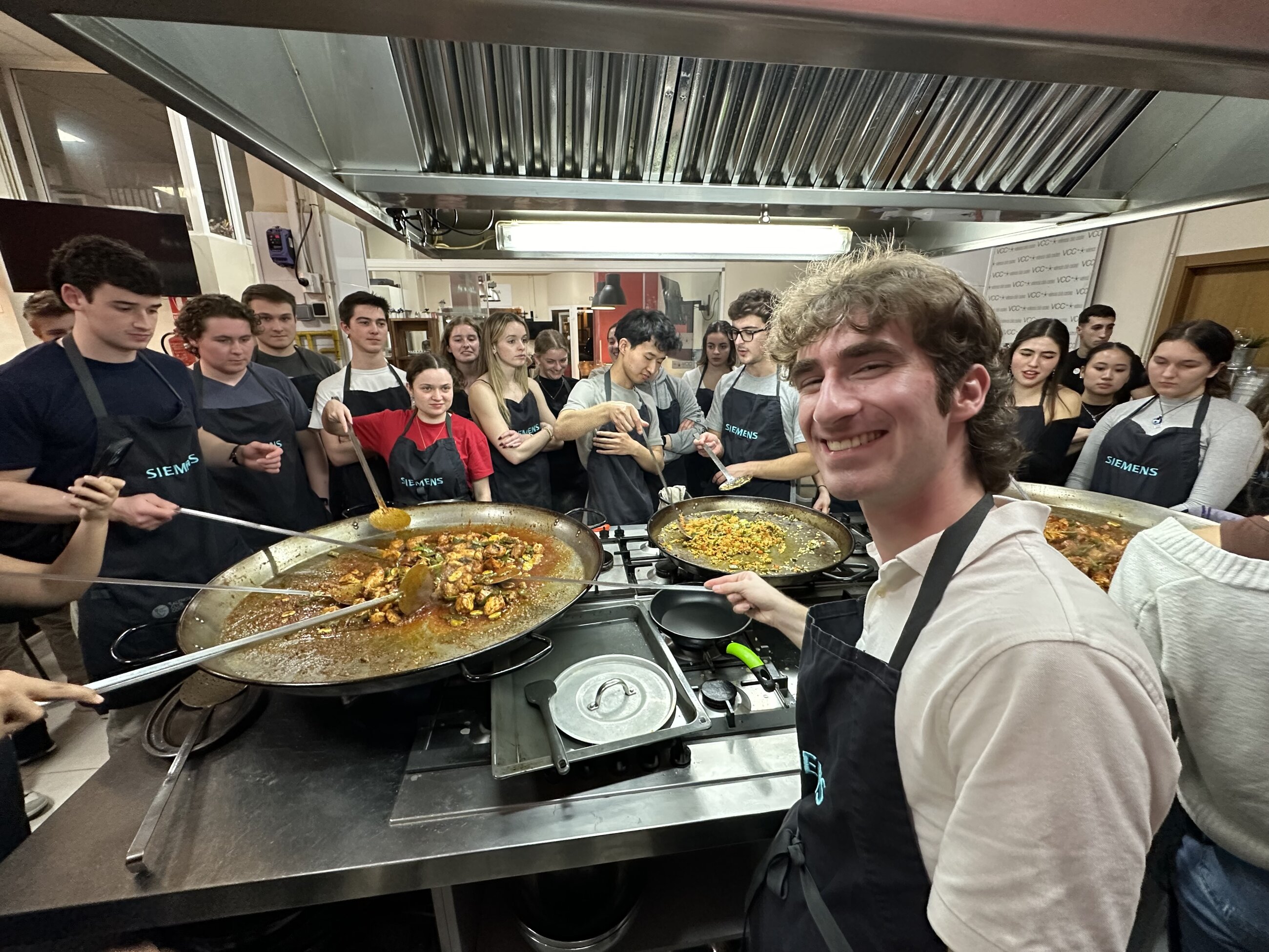 Cooking paella on a trip to Valencia hosted by IES!