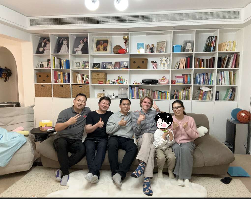 My family 和 their friends
