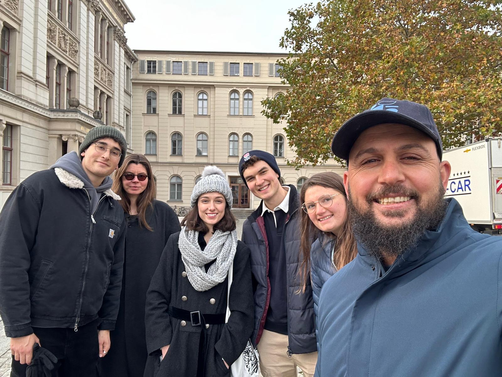 Group tour of Halle