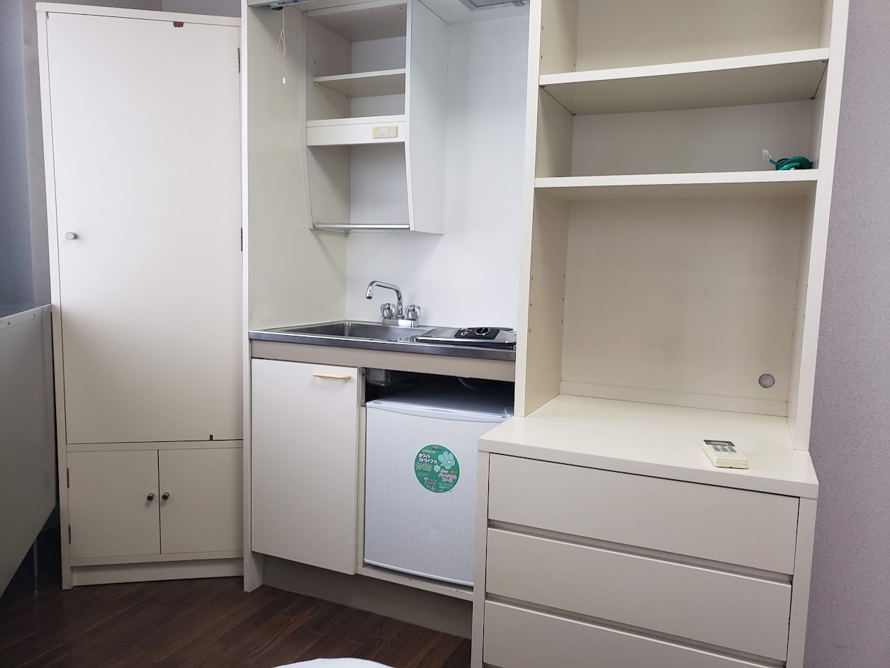 This was where the closet and other storage space was, and the stove, I got the corner room so the layout was different compared to my friends