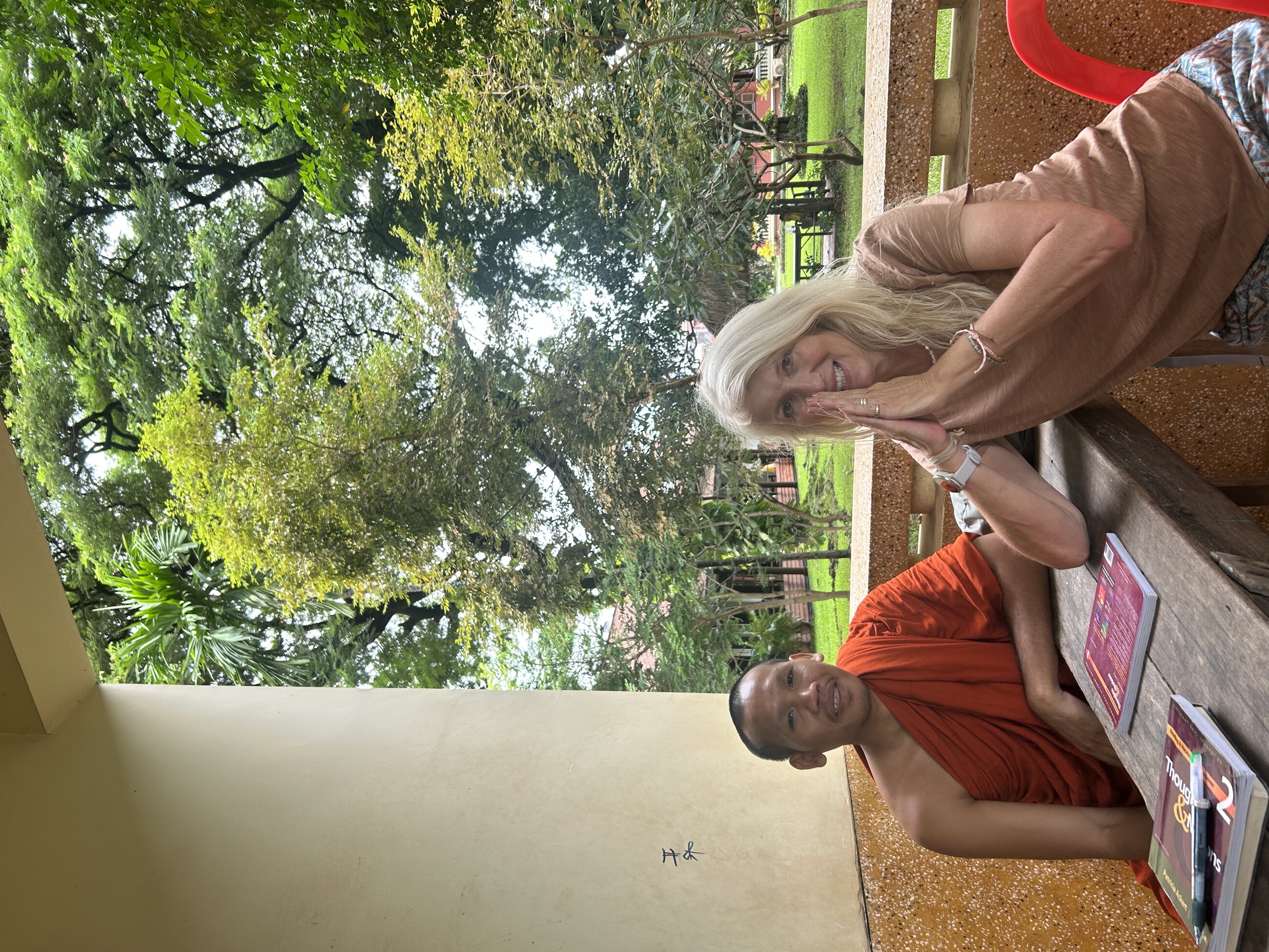 Morning lesson in the pagoda 