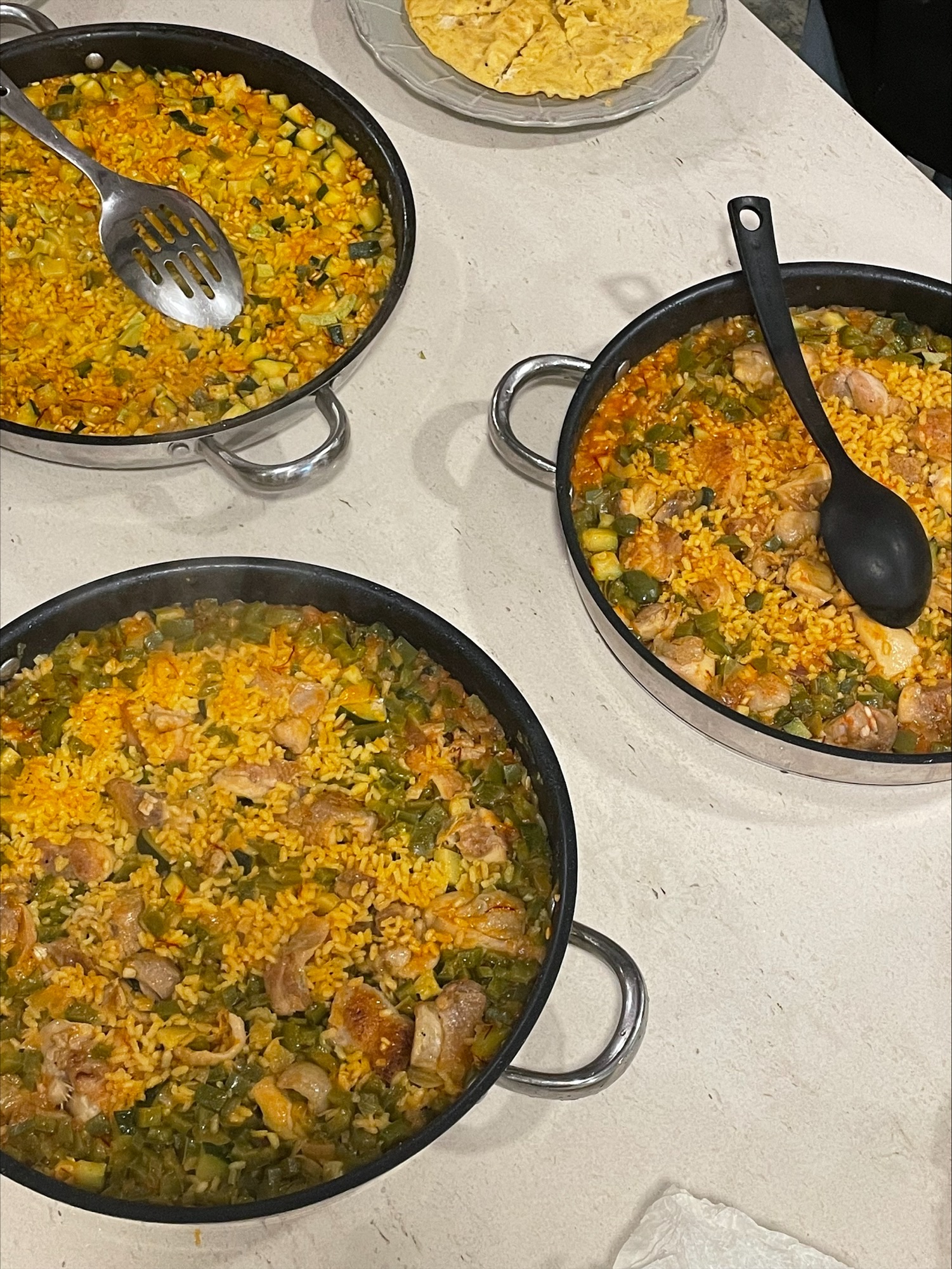 making paella at a class organized by CEA