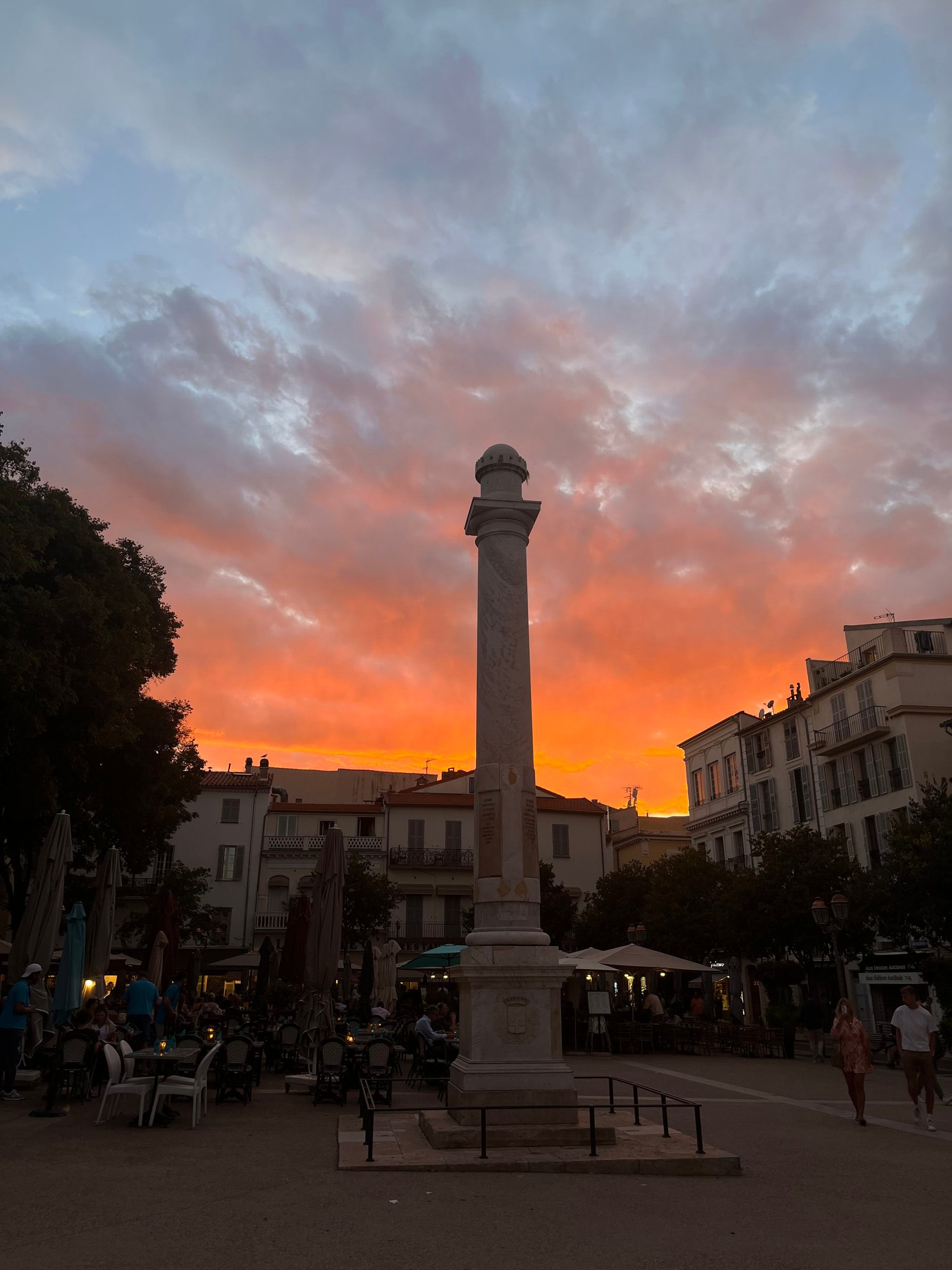 Le monument aux morts d'antibes