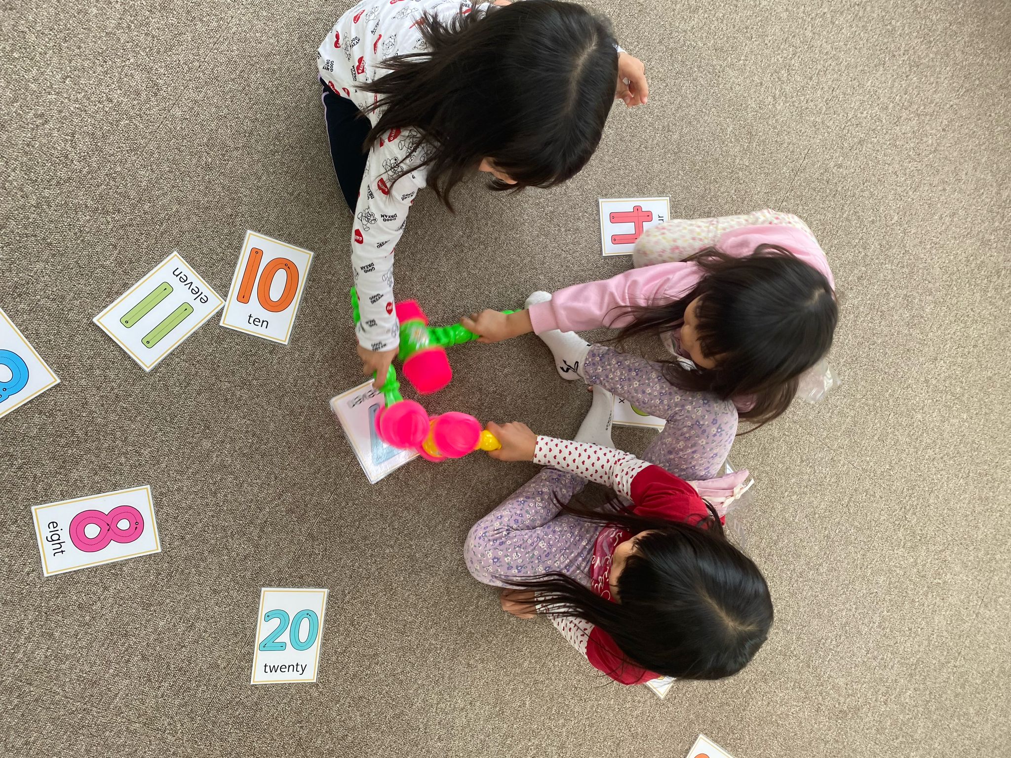 teaching the kids with numbers, by using props