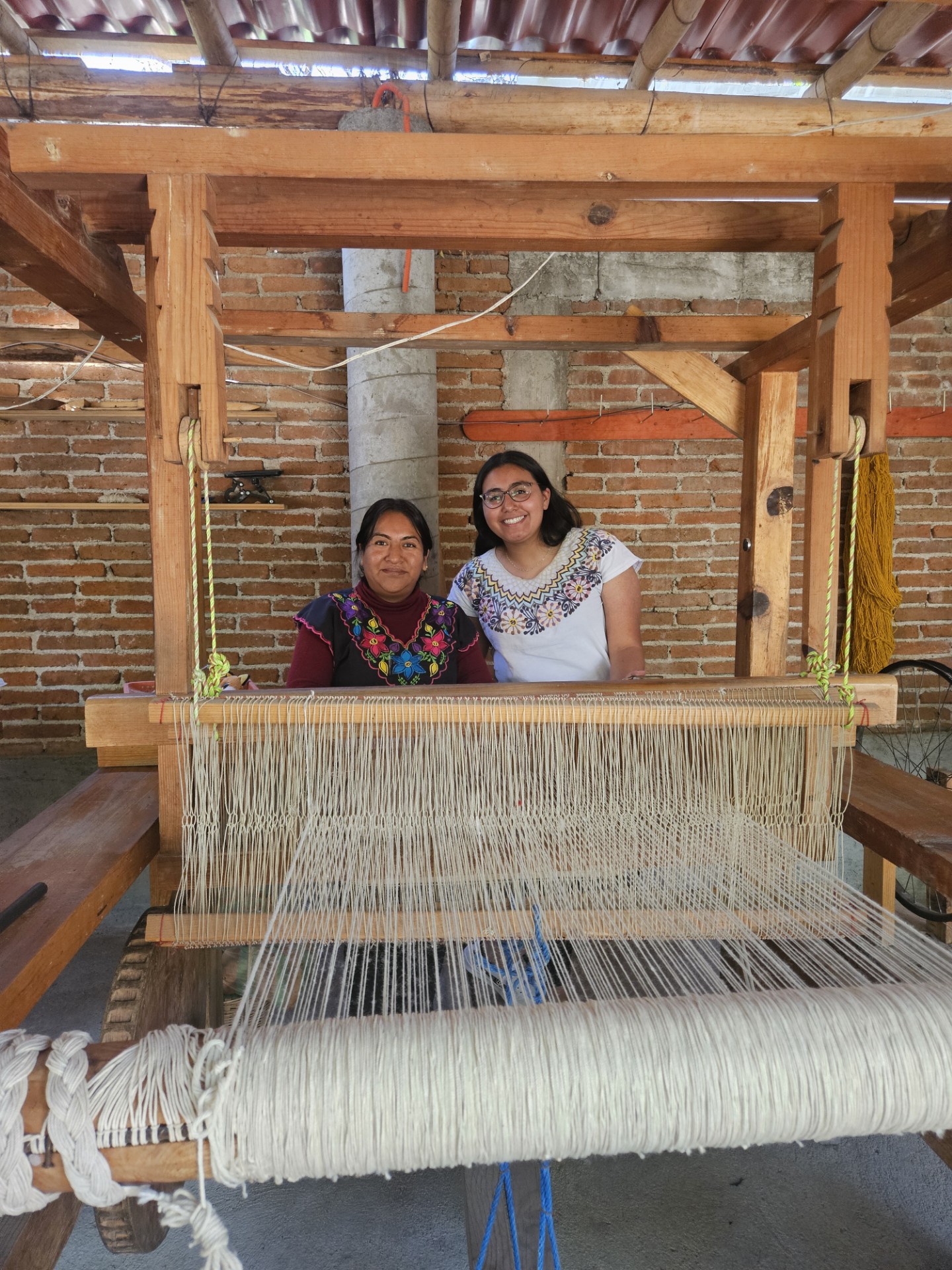 Taking a photo with this kind lady from Teotitlán del Valle after a natural dye and rug-making demonstration. 