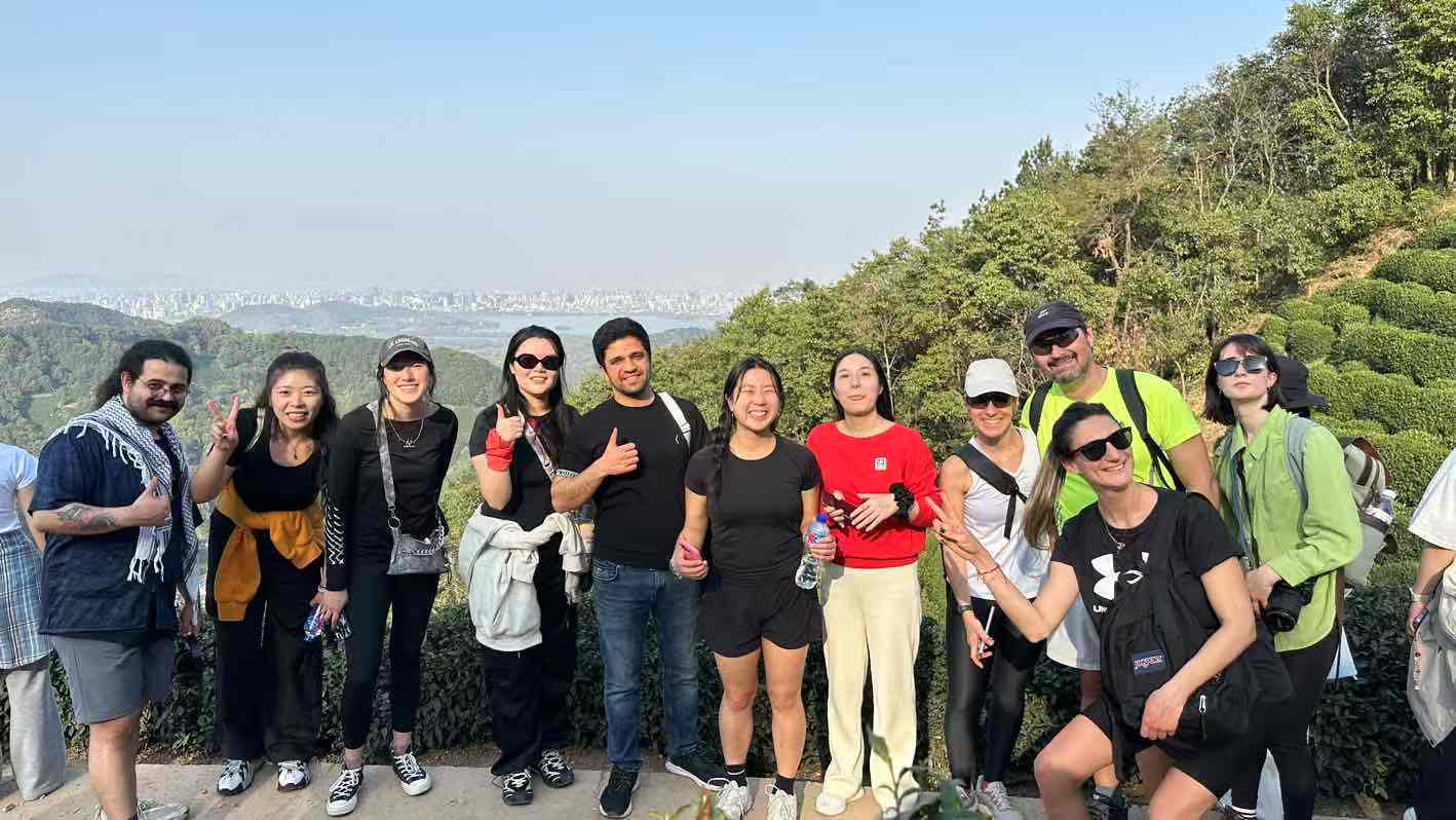 Hiking adventure in the scenic tea mountains of Hangzhou!