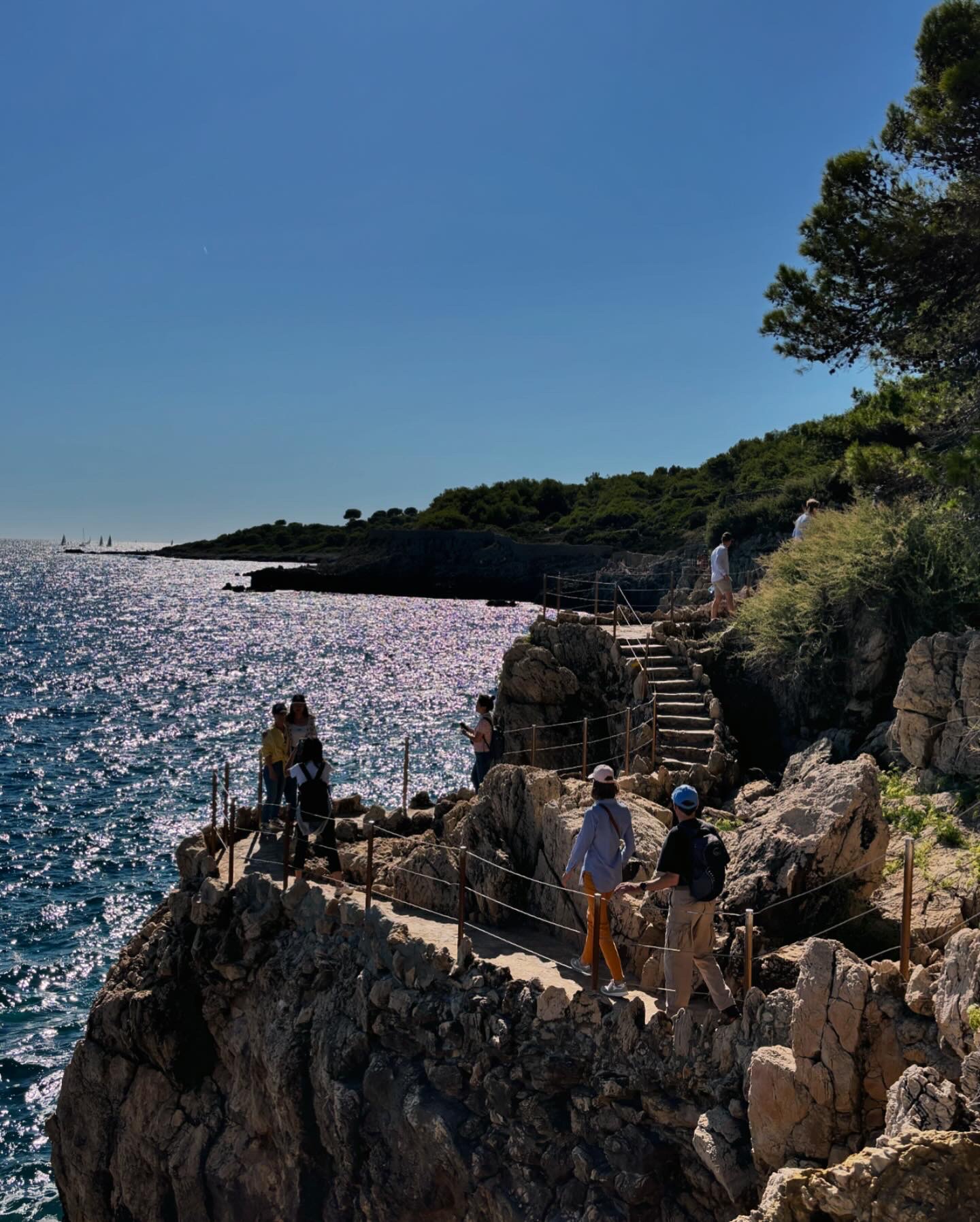 Cliff jumping bay