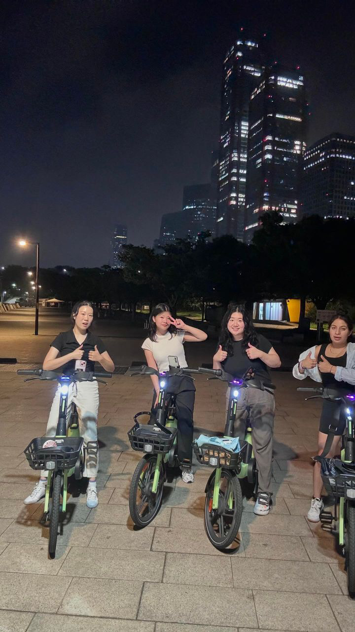 Riding bikes at Han river
