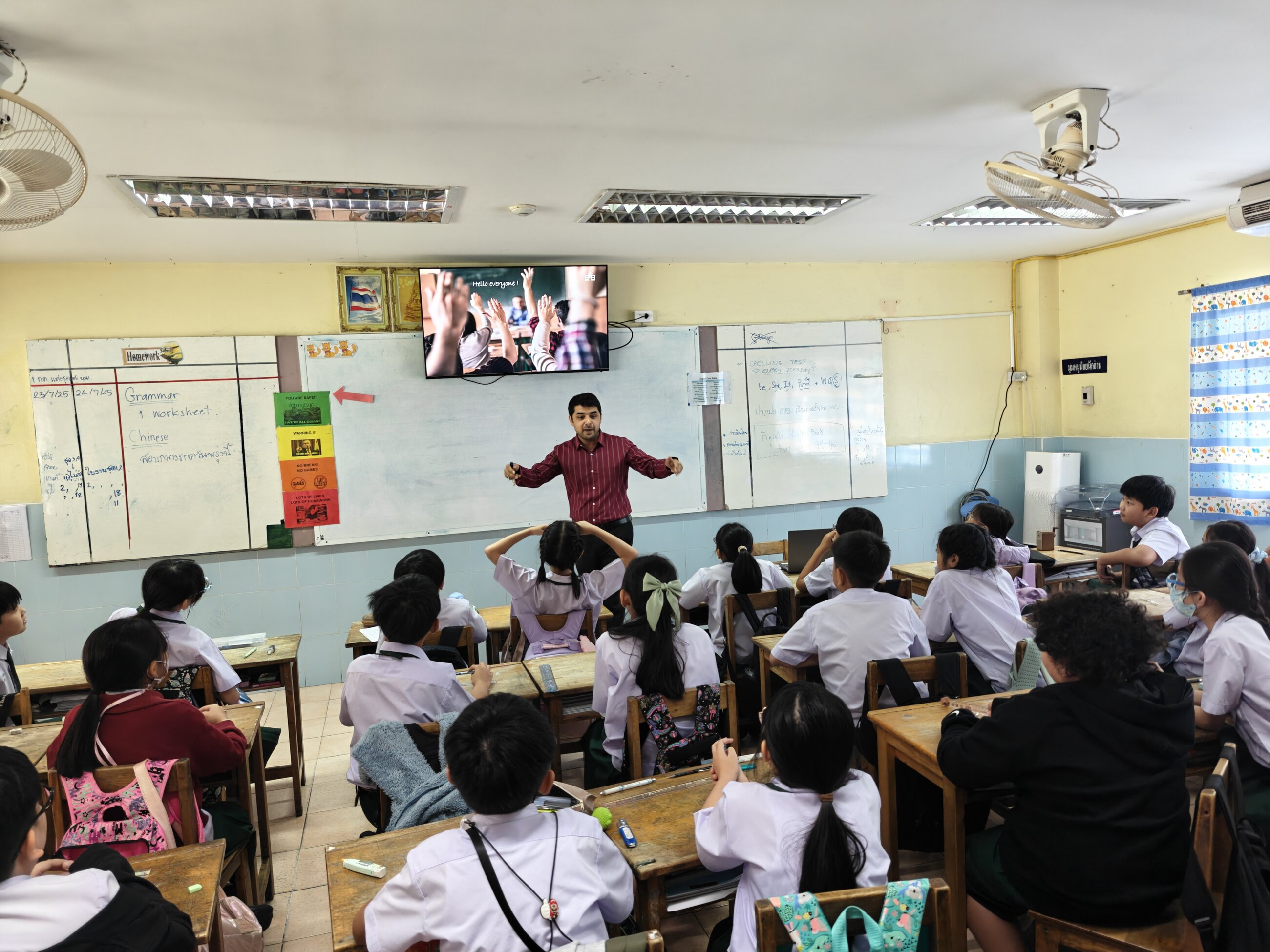 Teaching a classroom of Thai students