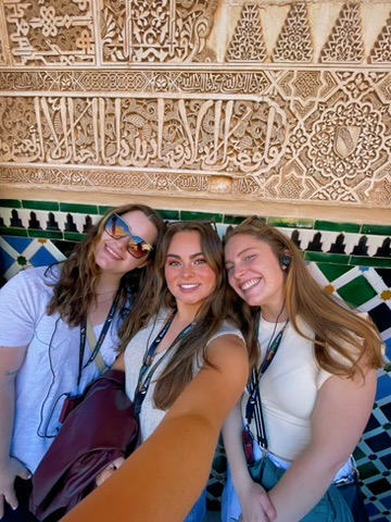 Program trip to Granada!