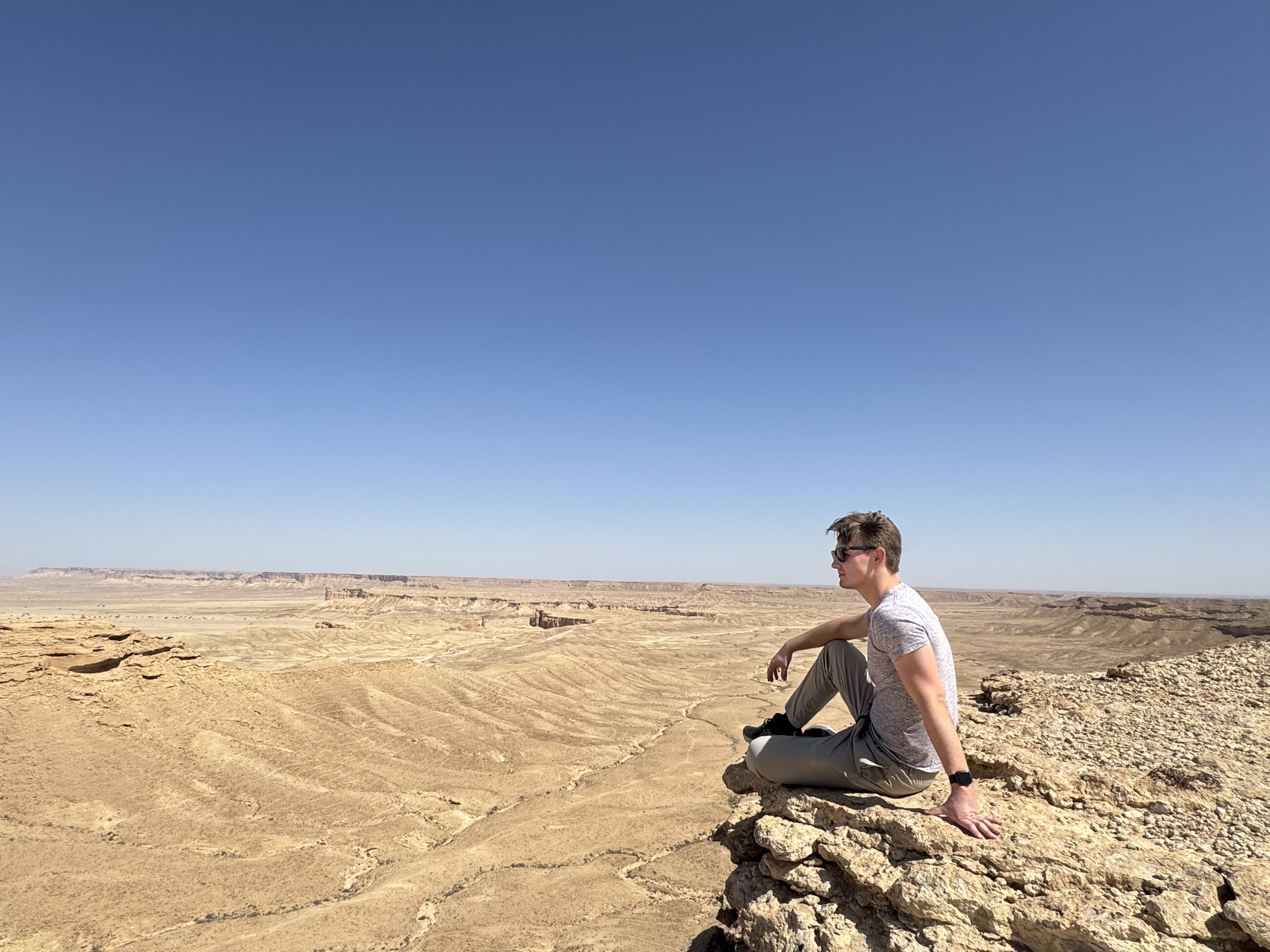 Sitting dangerously close to the edge at "the edge of the world" in Riyadh.