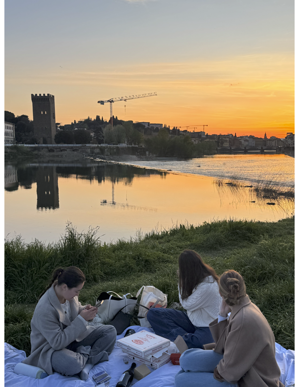 sunset picnic by the Arno river!