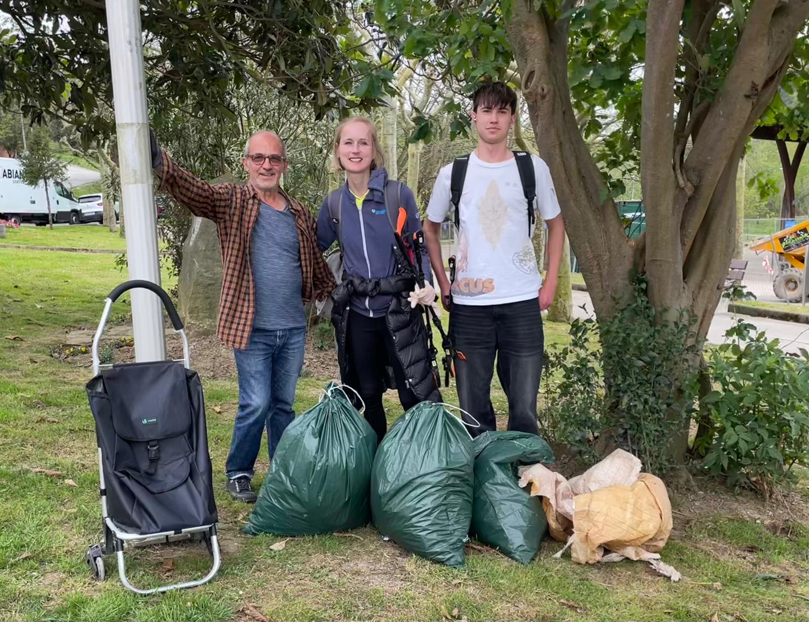 Beach cleaning day