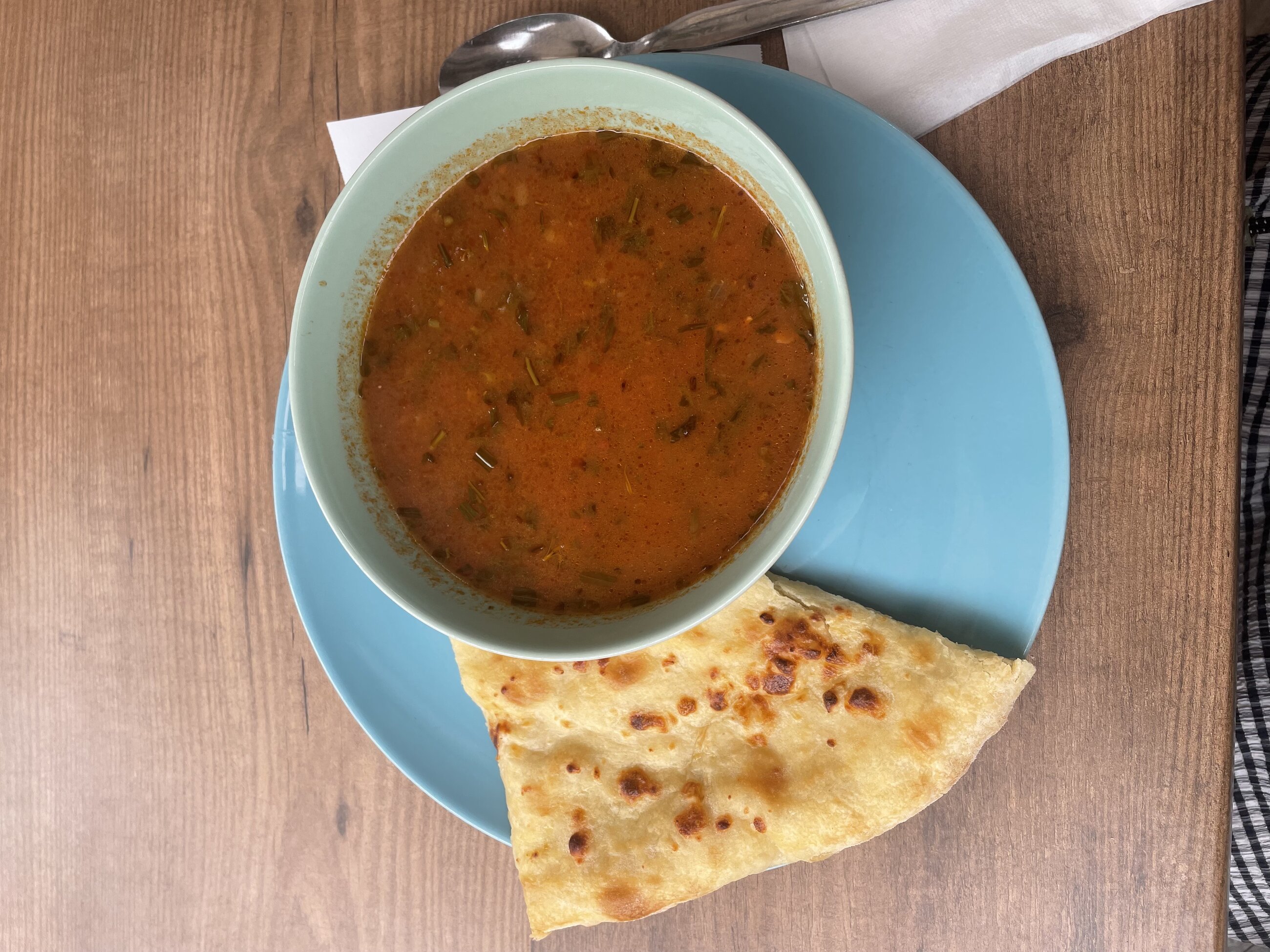 One of the best meals I had. A tomato based soup and a cheesy bread called "chacapuri"