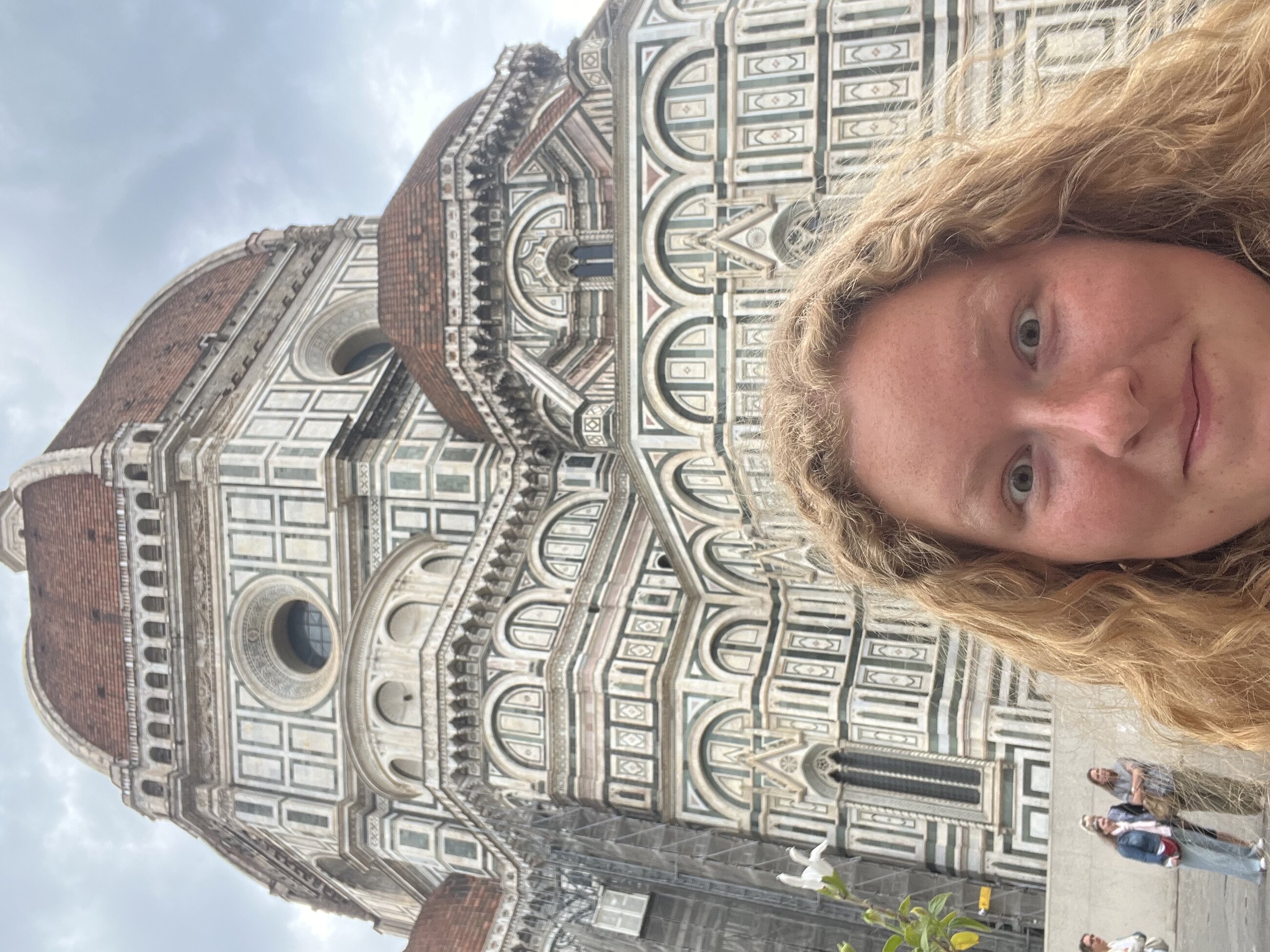 selfie with a celebrity (duomo)