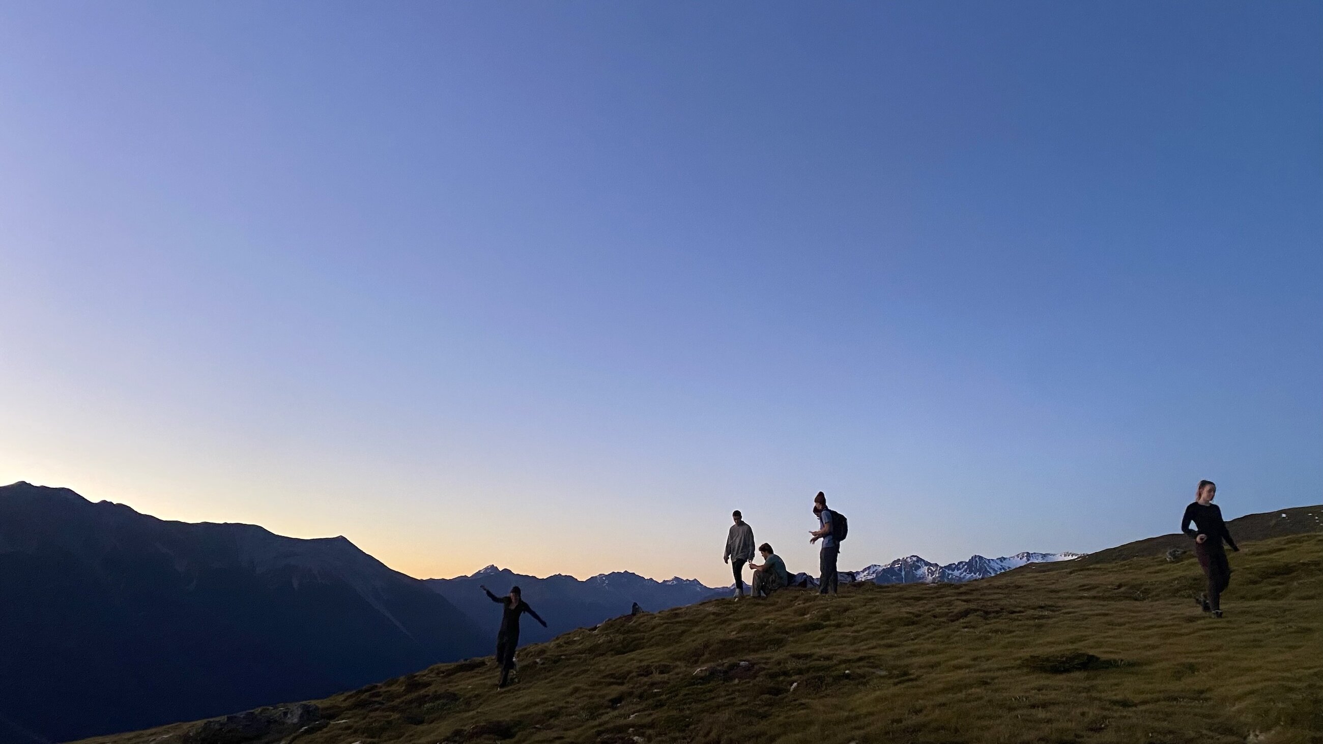 Sunrise hike in Nelson Lakes