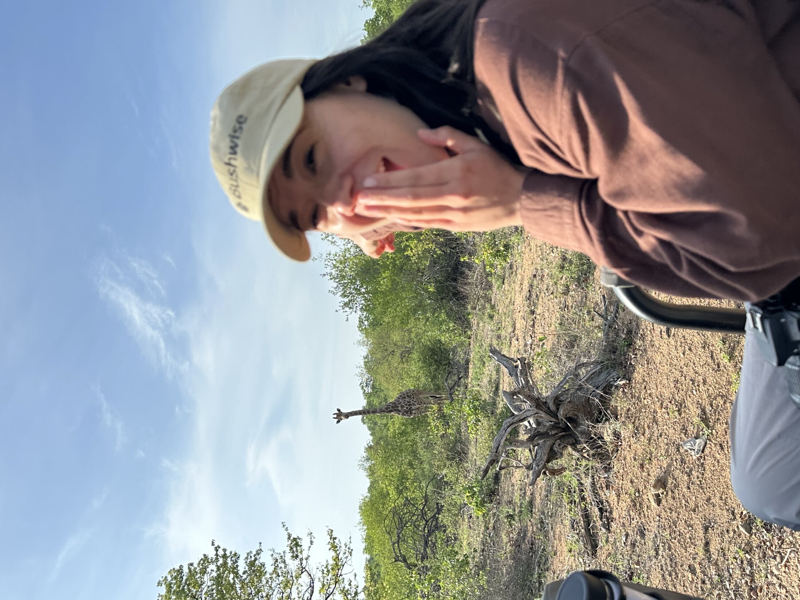 Jori seeing a giraffe