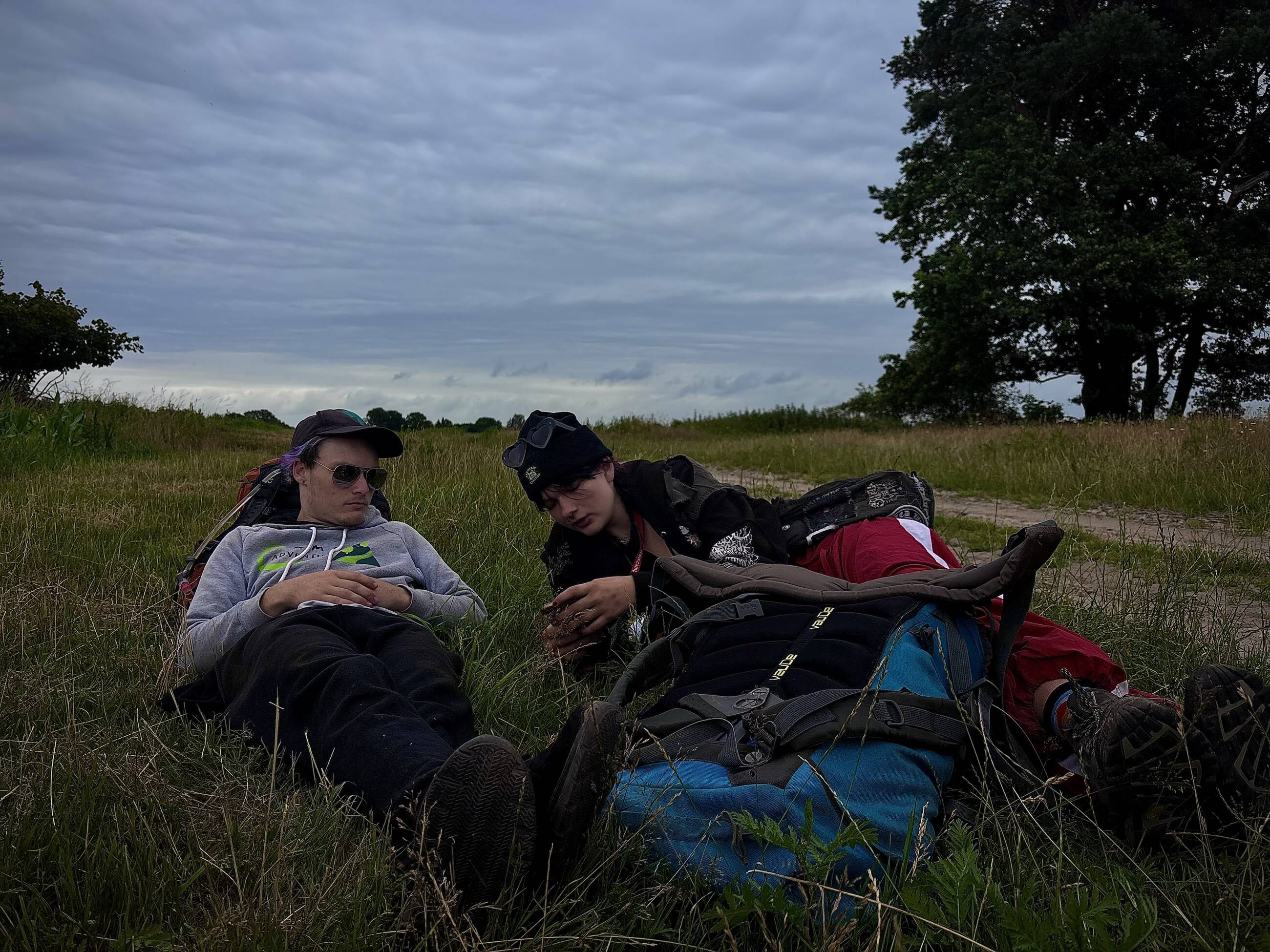 Scotte and Julez relaxing on the 48hour hike.