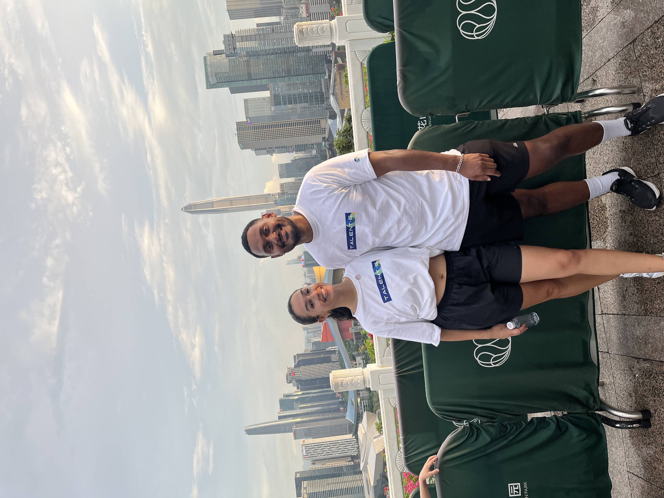 Exploring Shenzhen for the first time with TLE. 