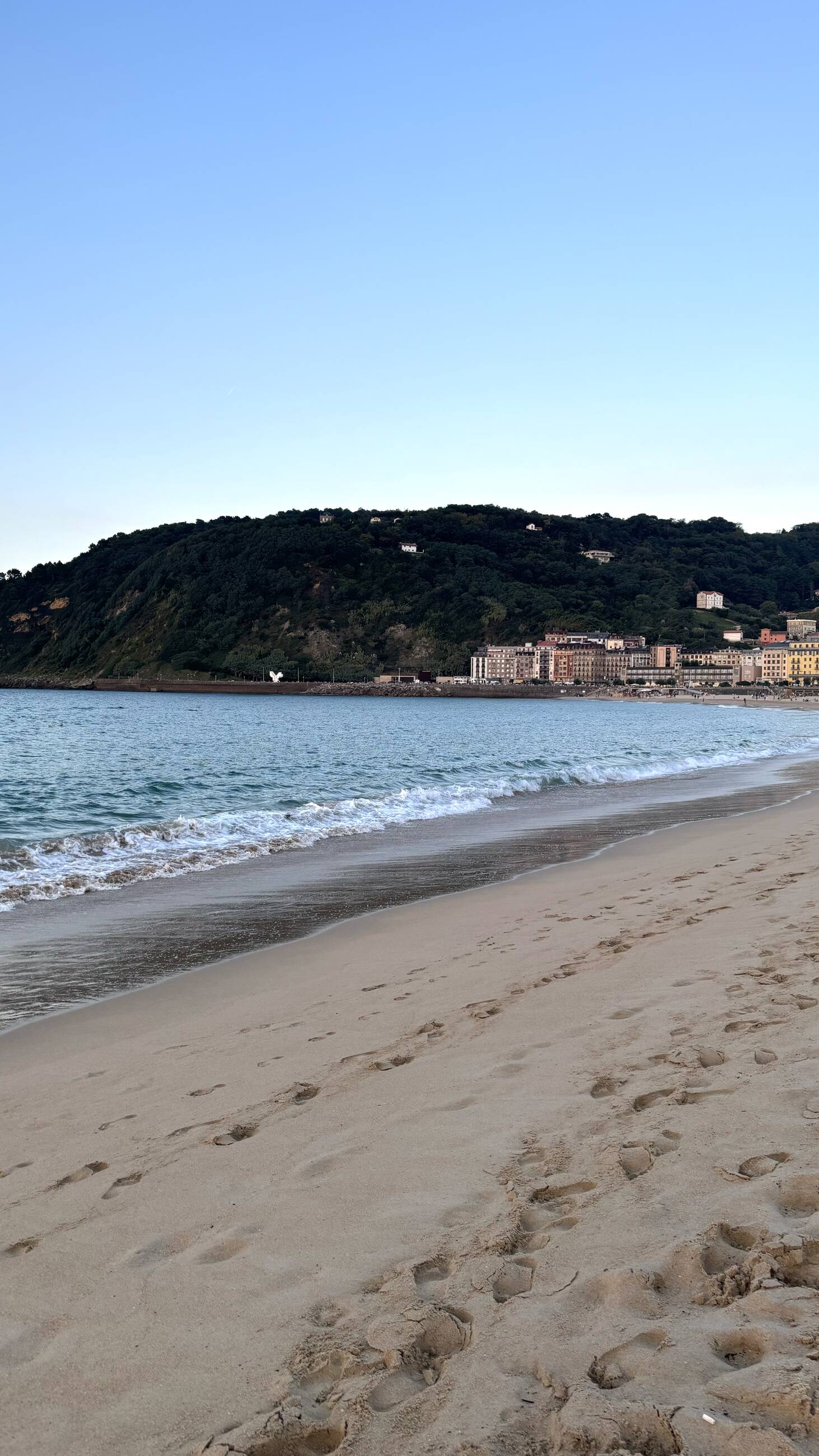 This is Zurriola Beach, just a few minutes walk from our apartment.