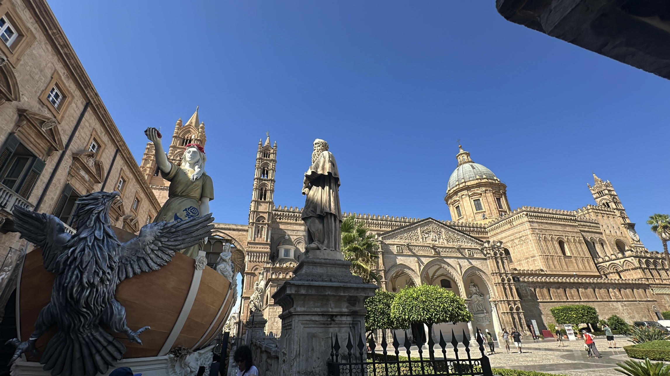 Beautiful churches & historical buildings!