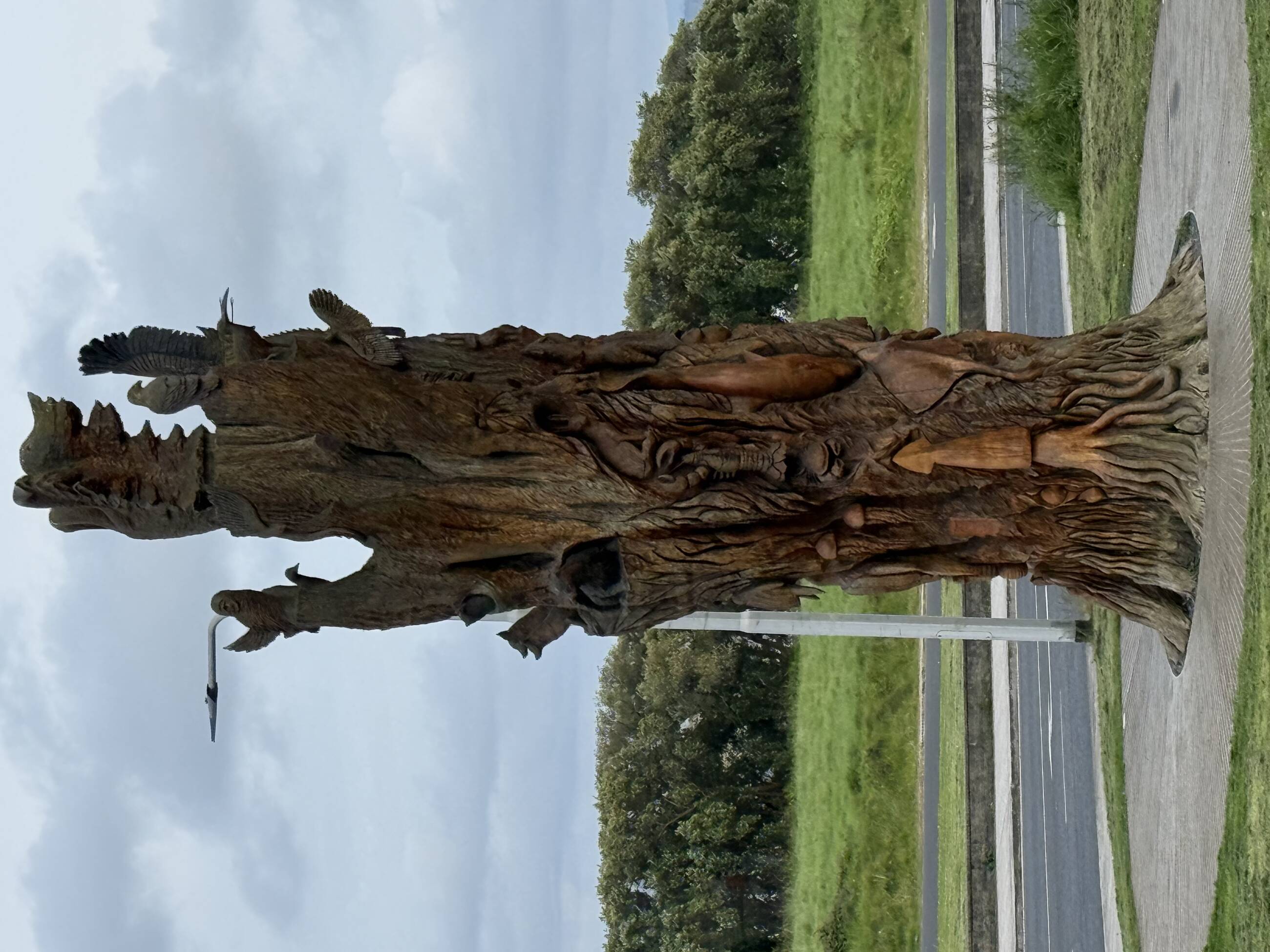 Carved tree to Howth