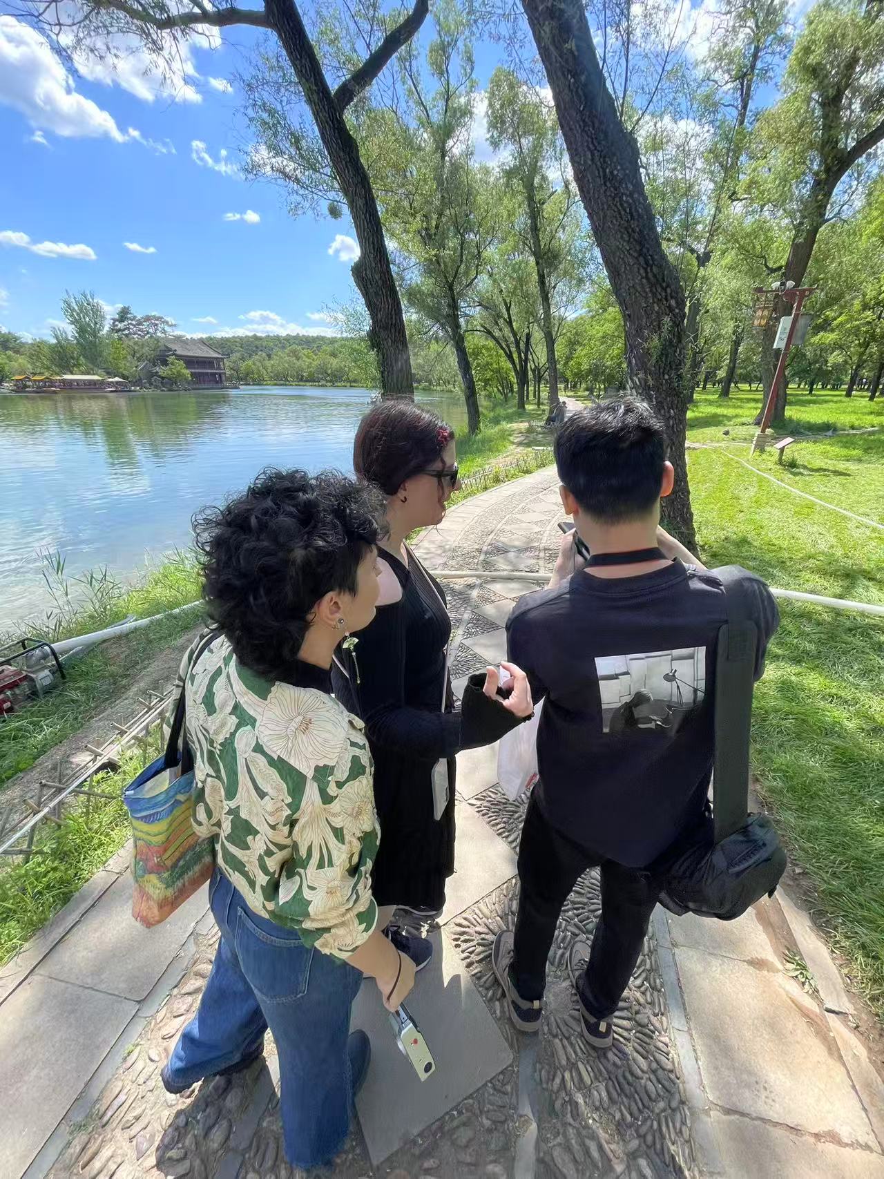 Visiting the Qing Dynasty Imperial Mountain resort with our teacher