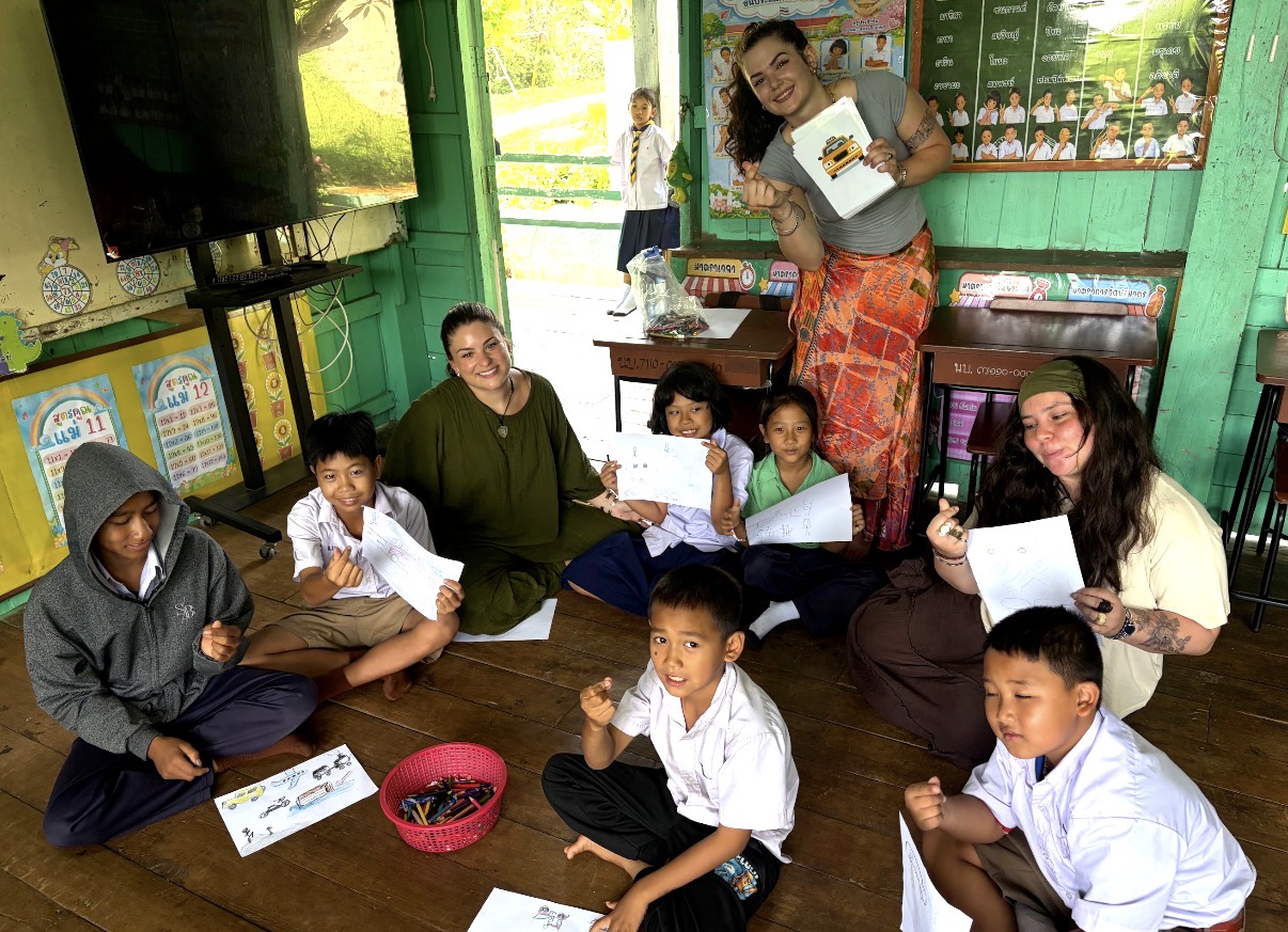Teaching students in Mueng Khong