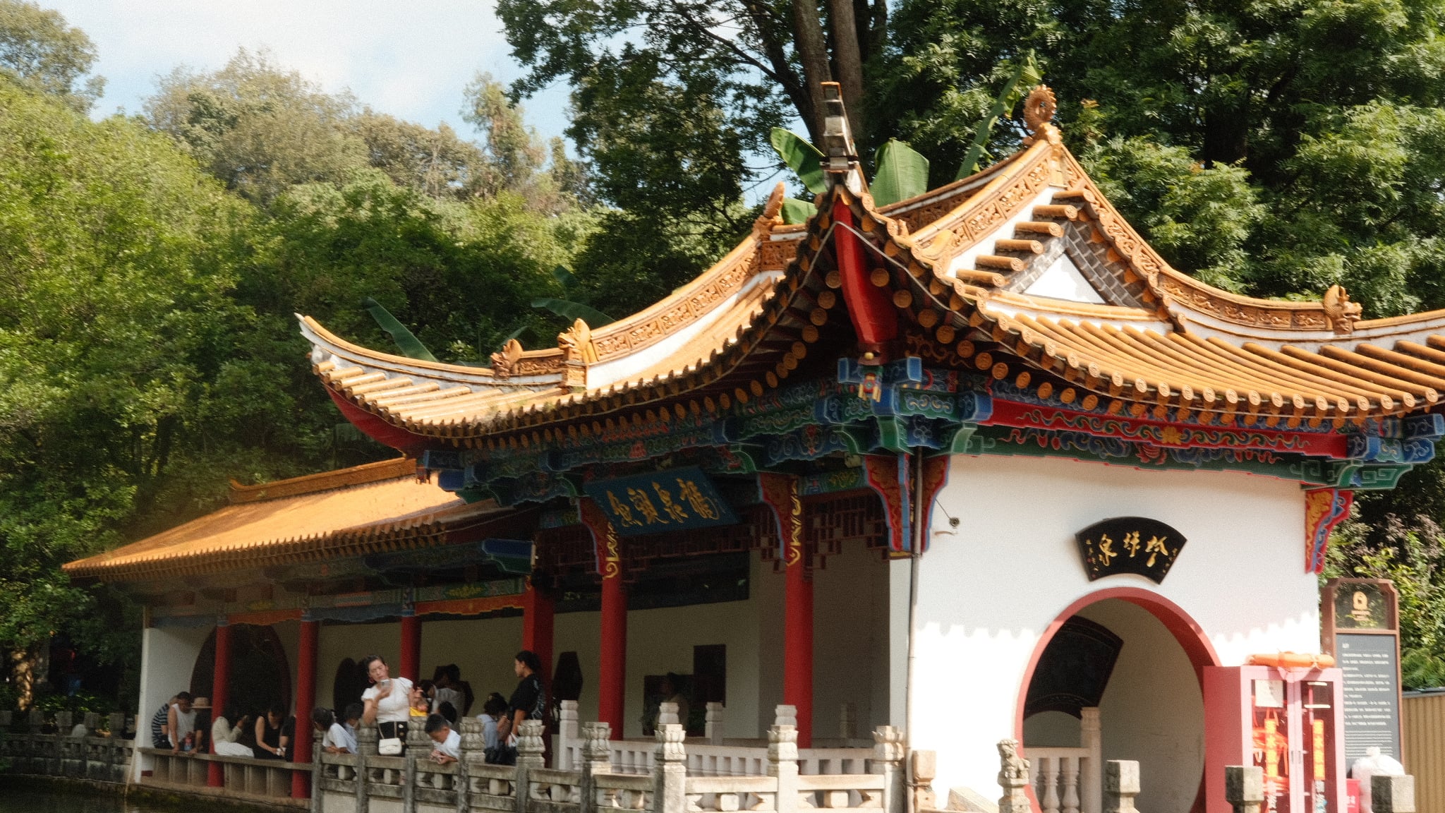 Hiking through Heilongtan Park 