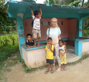 Caitlin with the children, her favorite part of the volunteer experience.