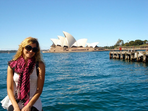 Eryn in front of the Sydney Opera House