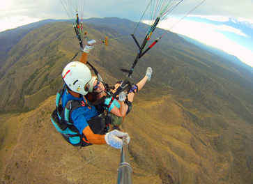 API Argentina students parachuting