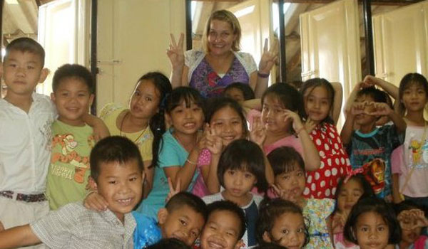 Jennie with her students in Thailand