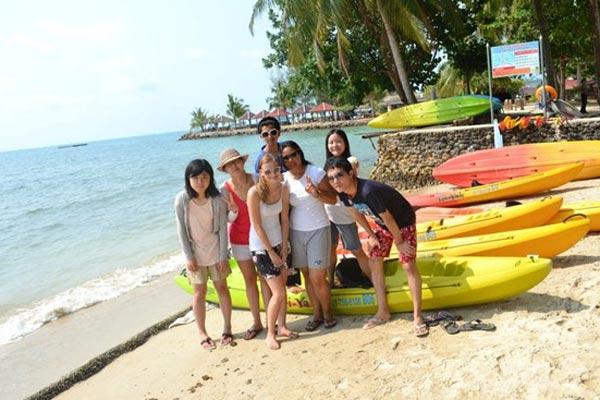 Vanna and some friends in Thailand