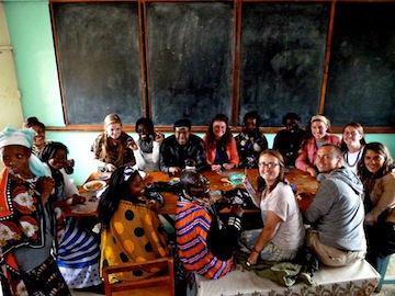 elisabeth leaning beading kenya