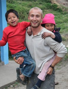 Volunteer with kids in Ecuador