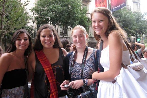 Emma and friends enjoying the ASA Summerfuel program in Barcelona!