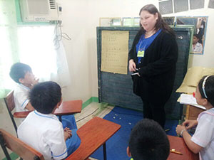 ITTT TEFL Student teaching her students in Cebu, Philippines