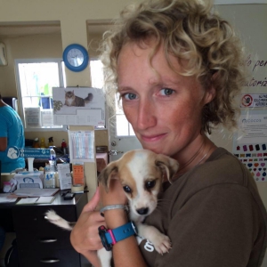 Susie from GVI holding a puppy