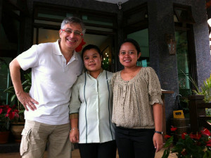 Young Semai tribe members and a SIU Madrid professor