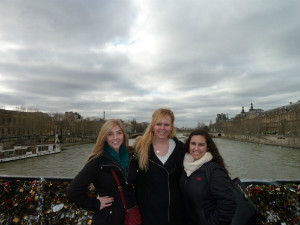 Students in front of the Paris Bridge