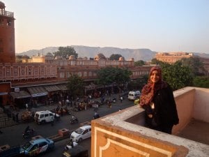 Sara explored Jaipur, and was shocked by the traffic, during her free time.